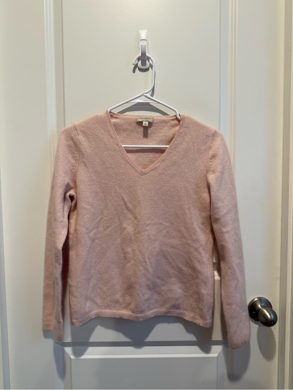 Madison 100% Cashmere Pink V-Neck Sweater Long Sleeve Size Large